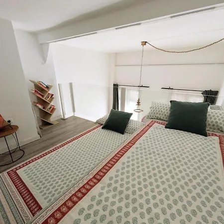 Cozy In The Old Town Apartment *